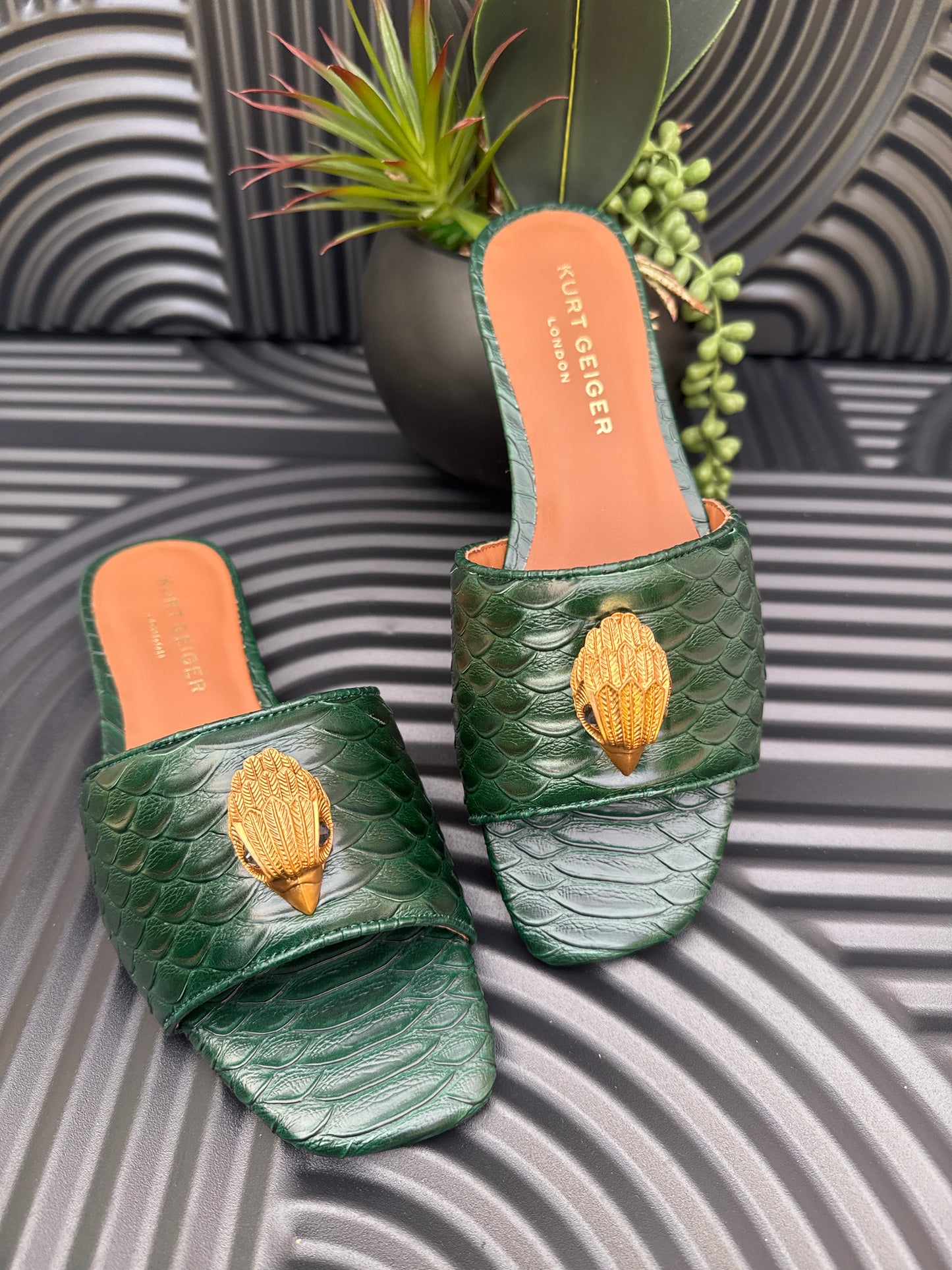 KG Flat Sandal in Dark Green