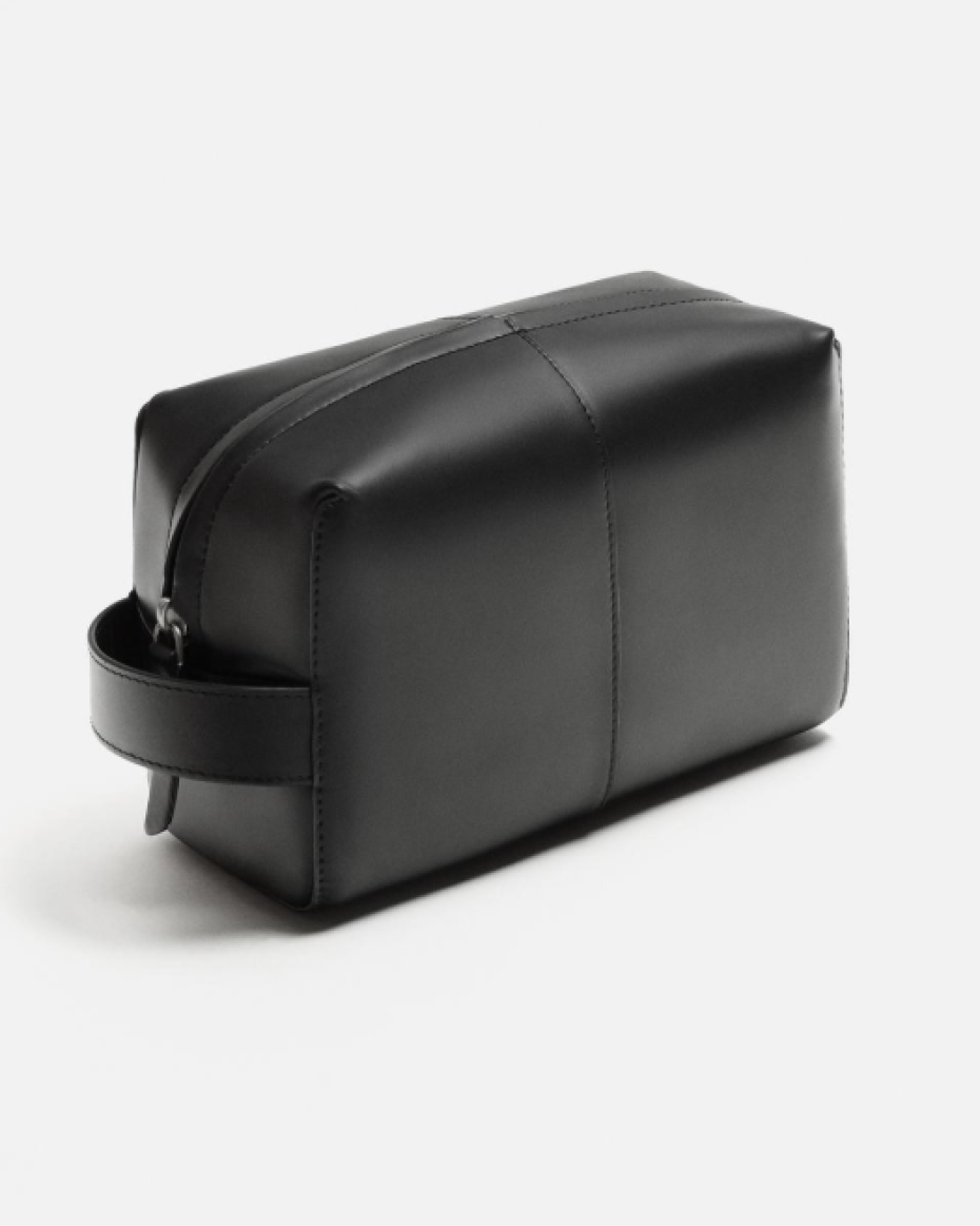BLACK LEATHER TOILETRY BAG