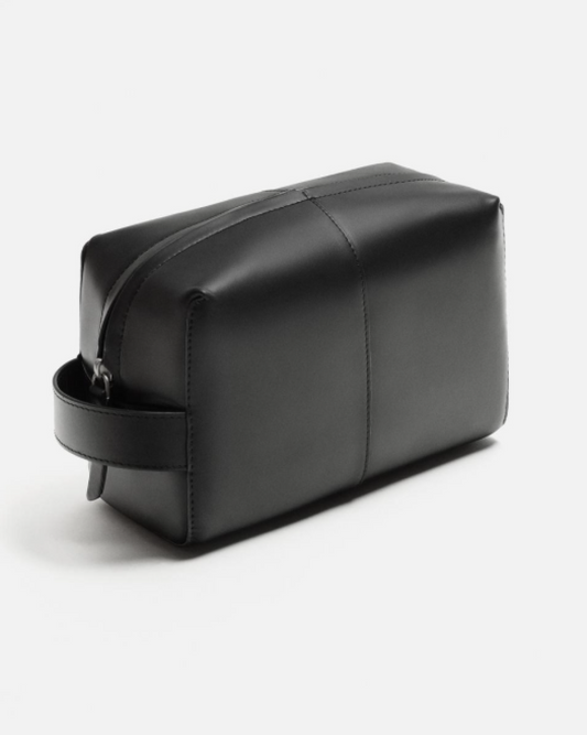 BLACK LEATHER TOILETRY BAG