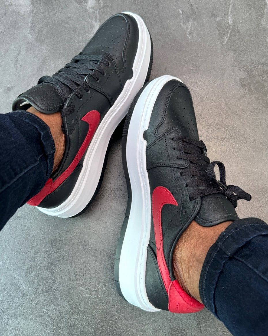 Nike Low Sneakers in red and black