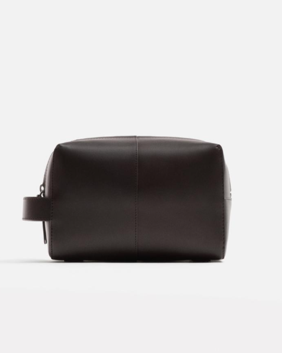 BROWN LEATHER TOILETRY BAG