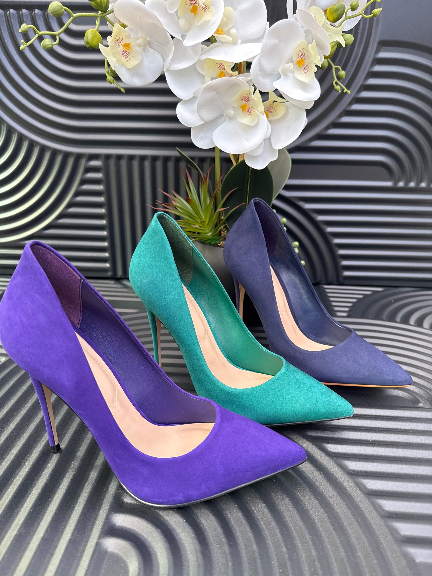 High heel shoe with pointy toes