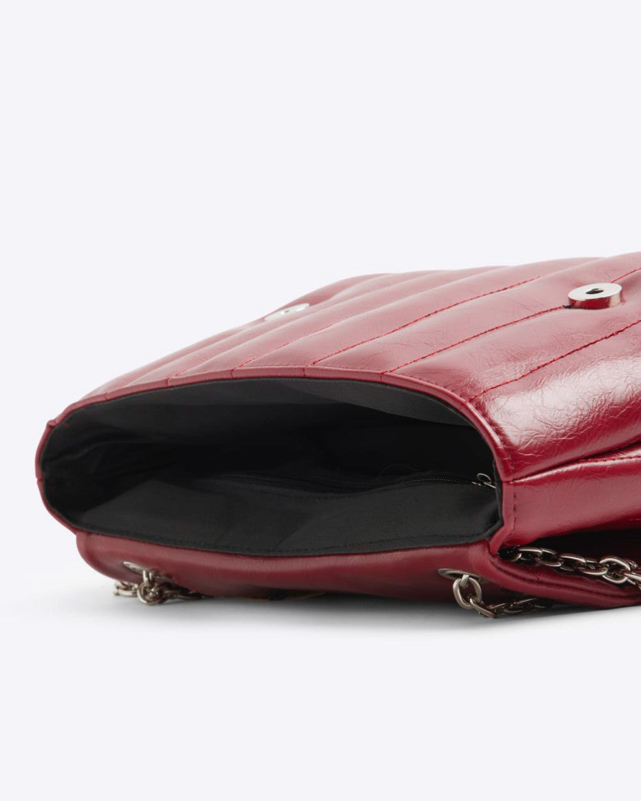 Red quilted chain strap shoulder bag