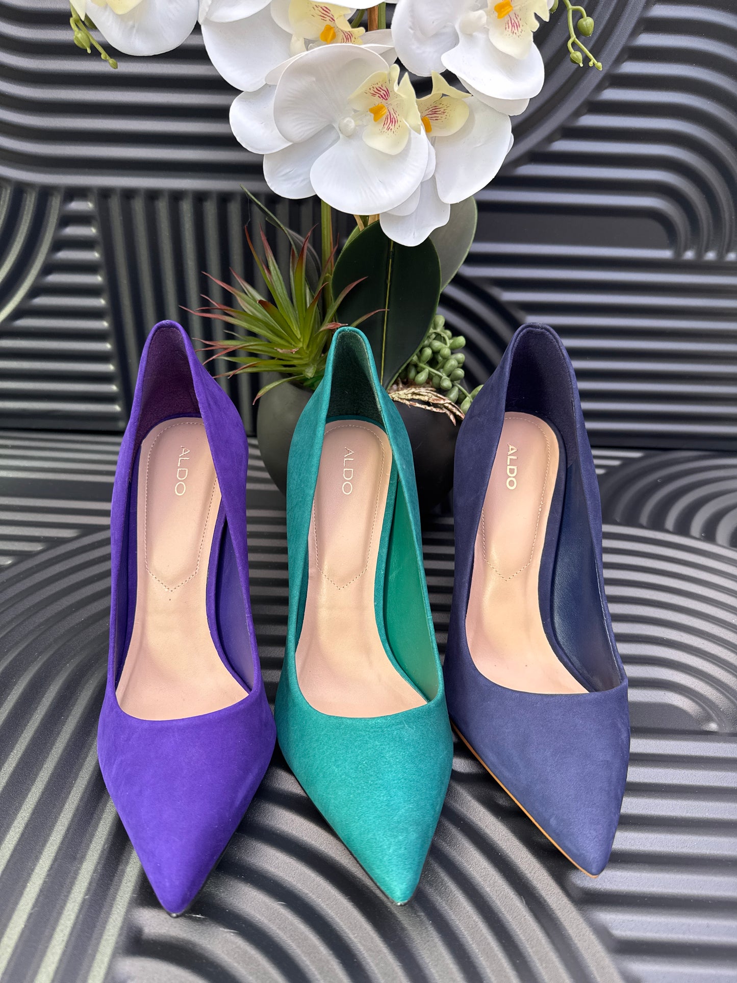 High heel shoe with pointy toes