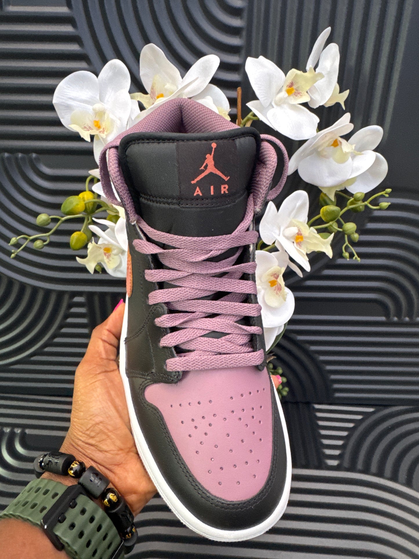 NIKE Air Jordan in Black & Violet