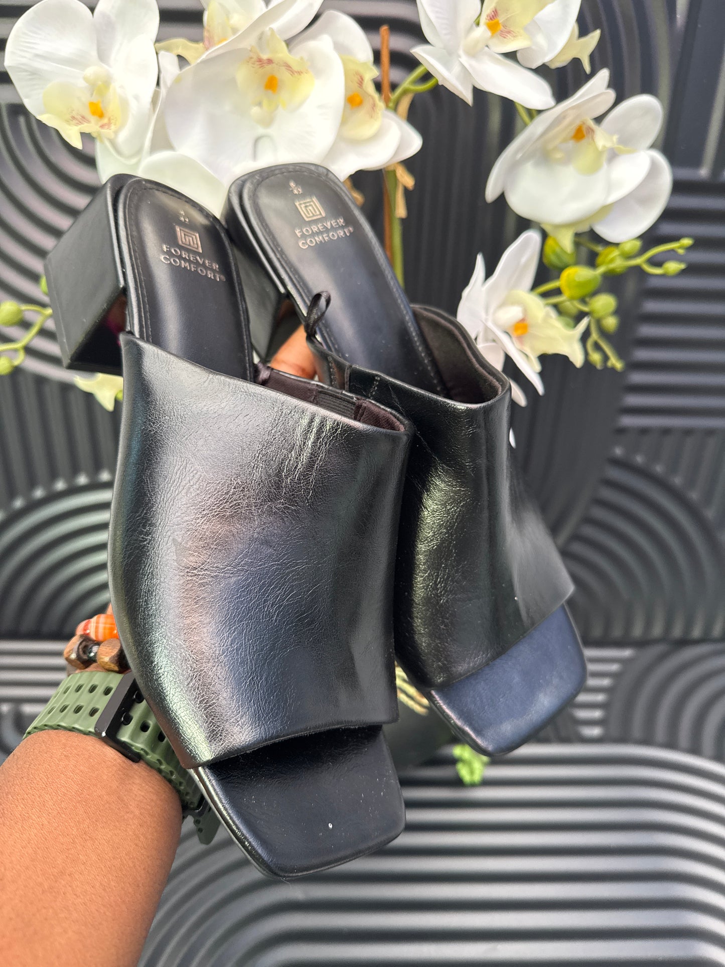 Block heel slippers
