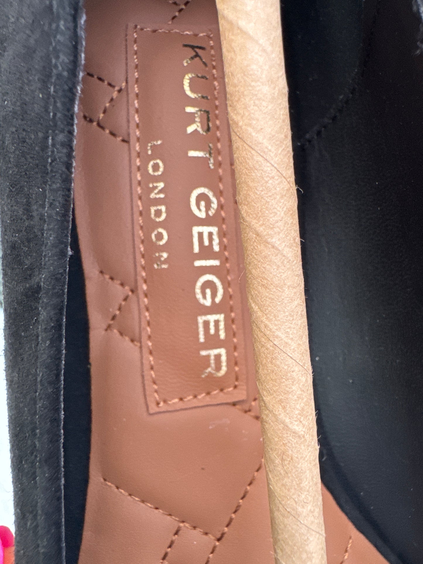 KG Pointed Flat Shoes