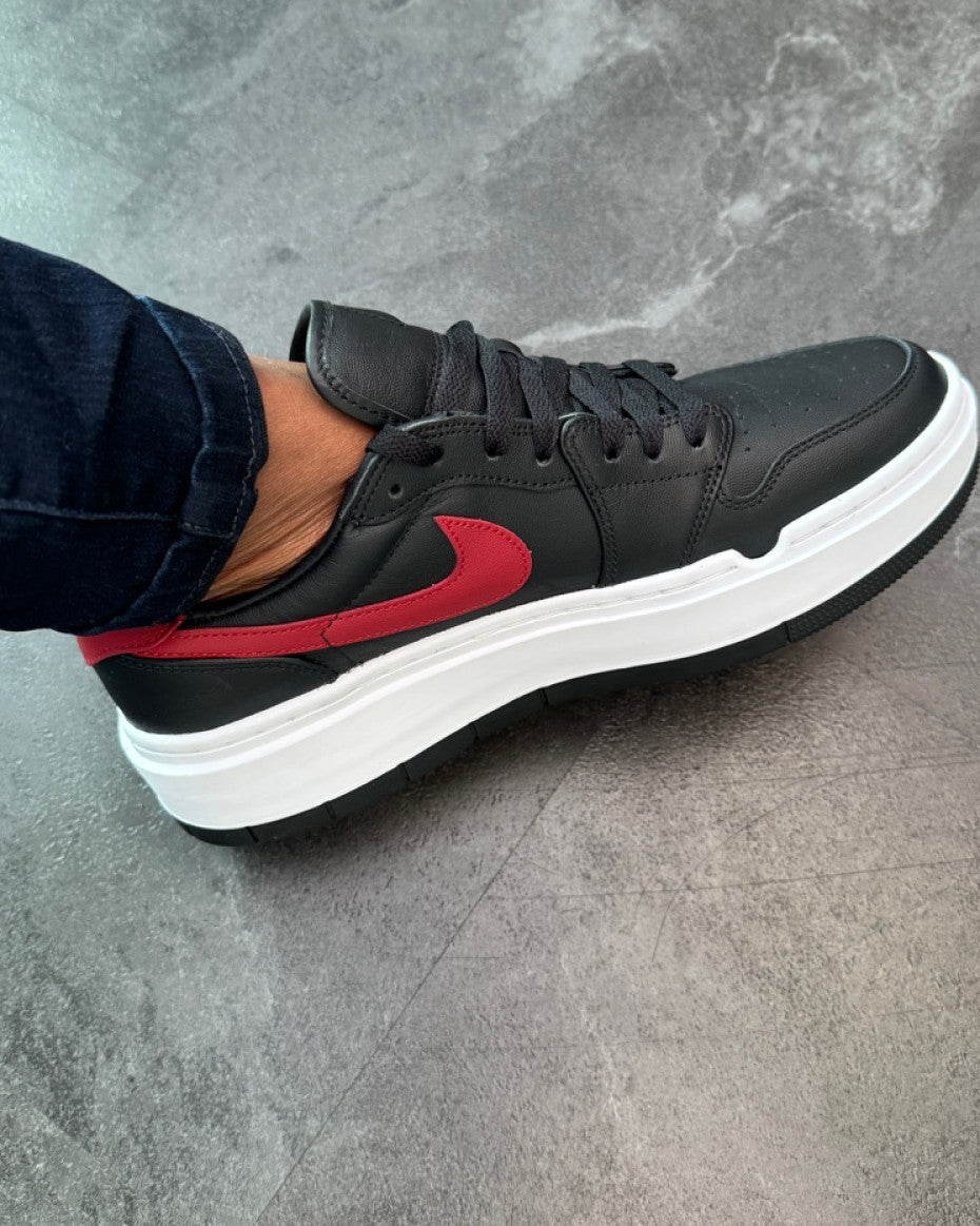 Nike Low Sneakers in red and black