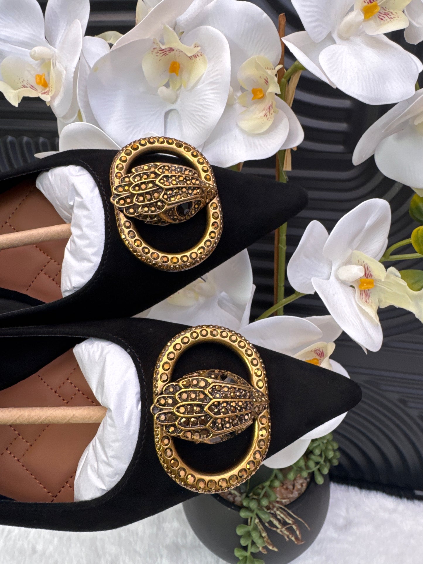 KG Pointed Flat Shoes