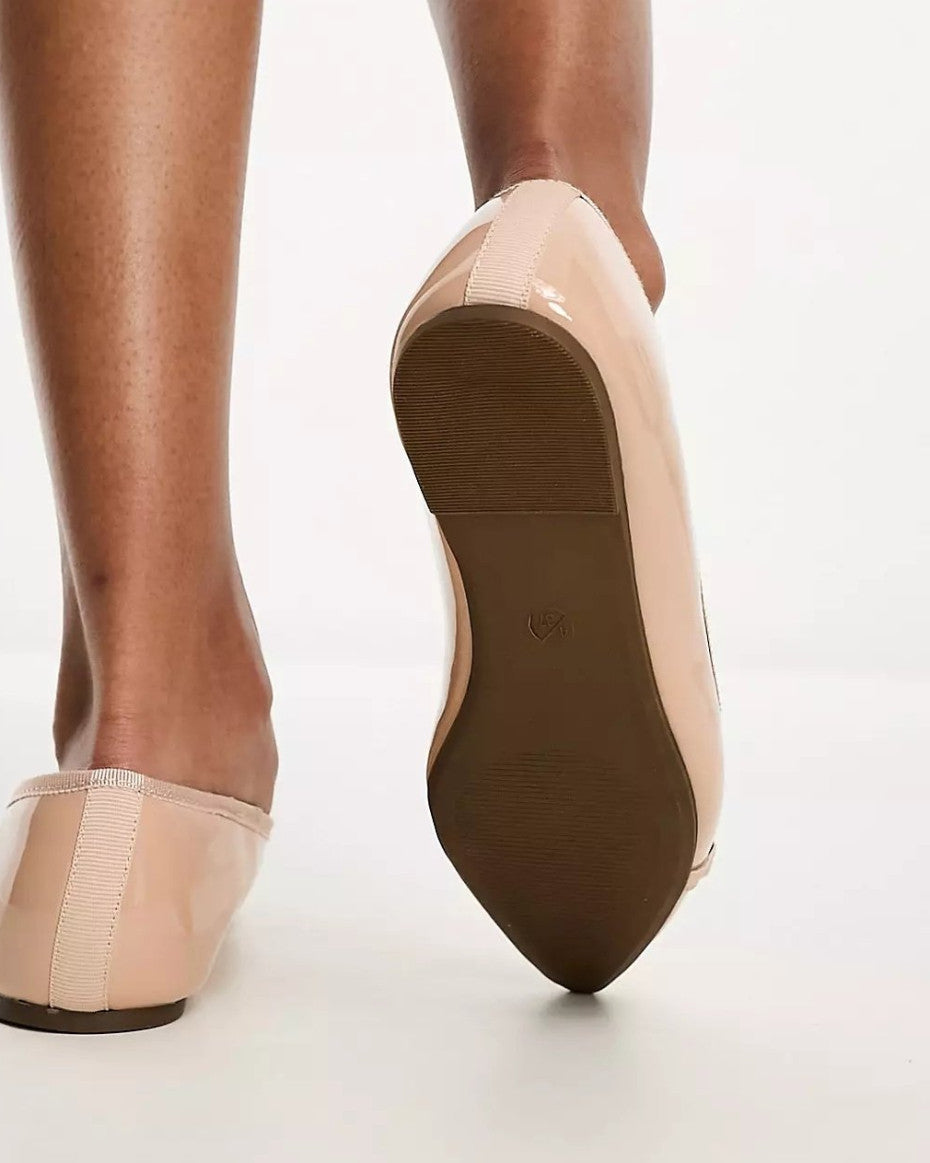 Pointed chain detail flat