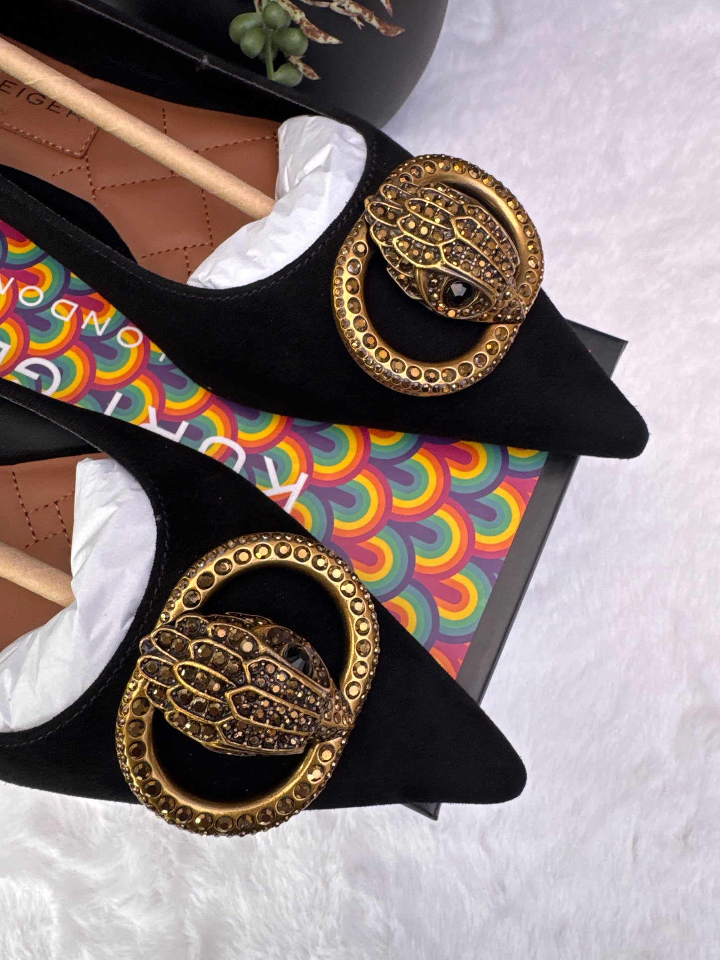 KG Pointed Flat Shoes
