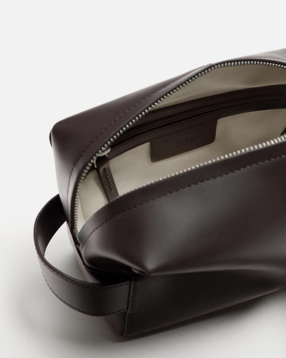 BROWN LEATHER TOILETRY BAG