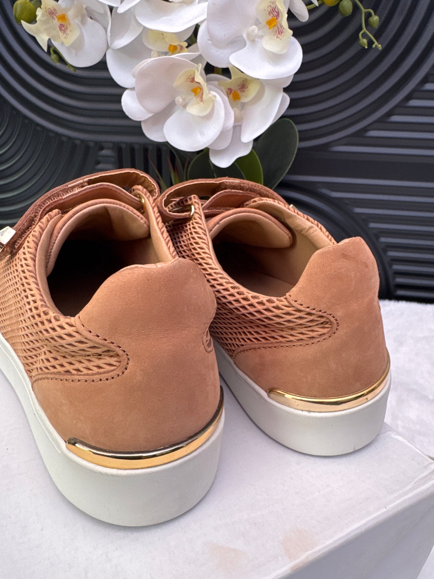 Velcro strap Sneakers