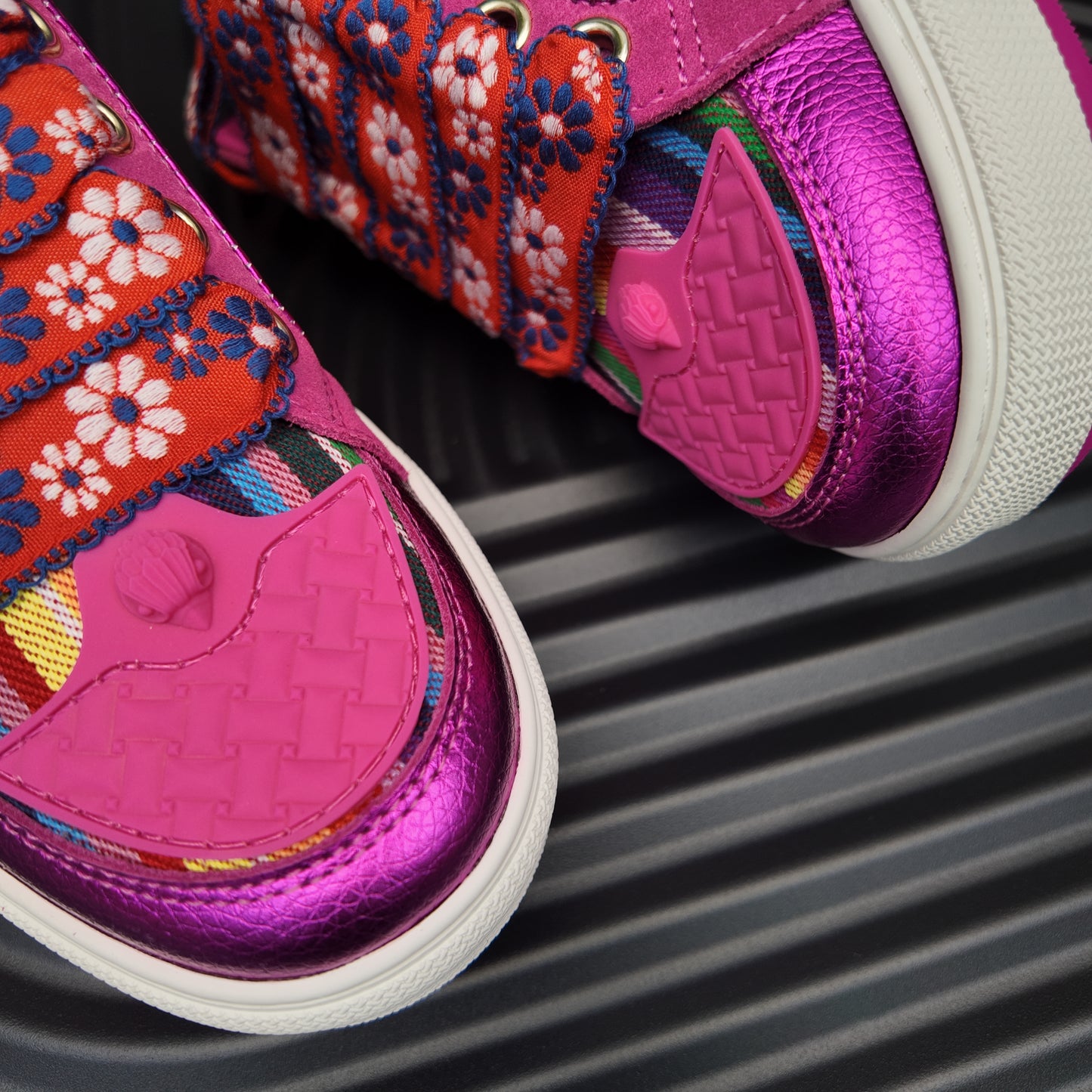 Kurt Geiger Sneakers in Fuschia Mix