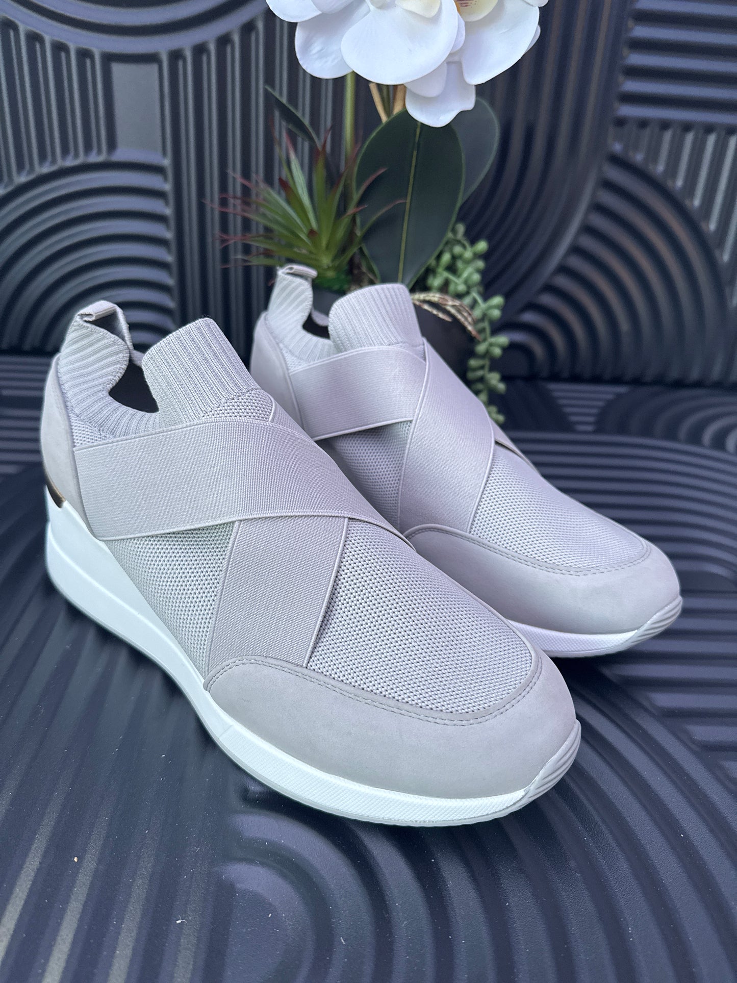 Knitted wedge sneakers