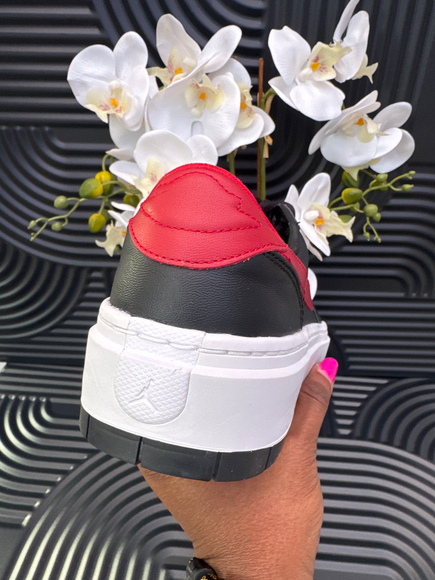 Nike Low Sneakers in red and black