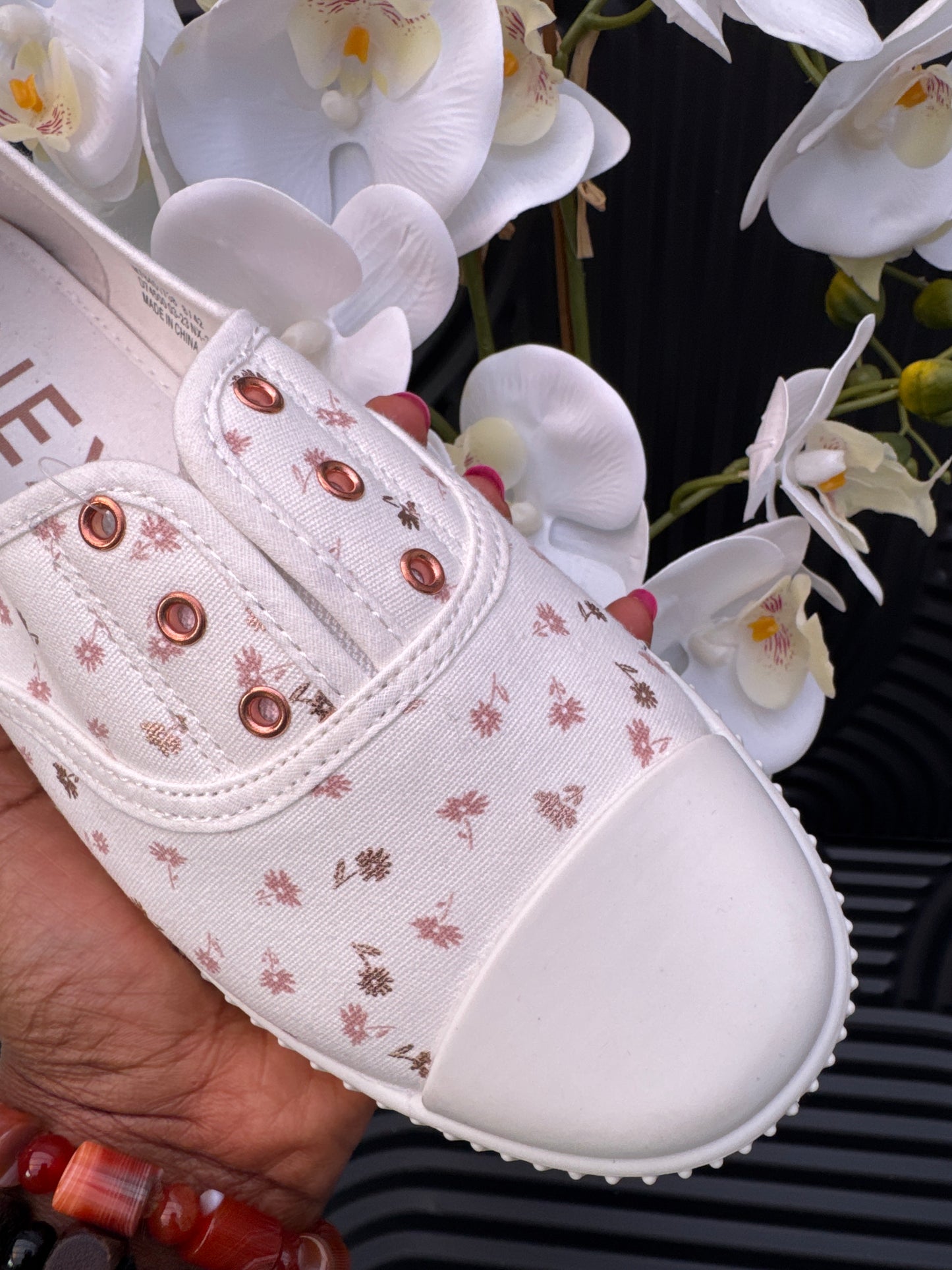 Slip on Laceless Sneaker
