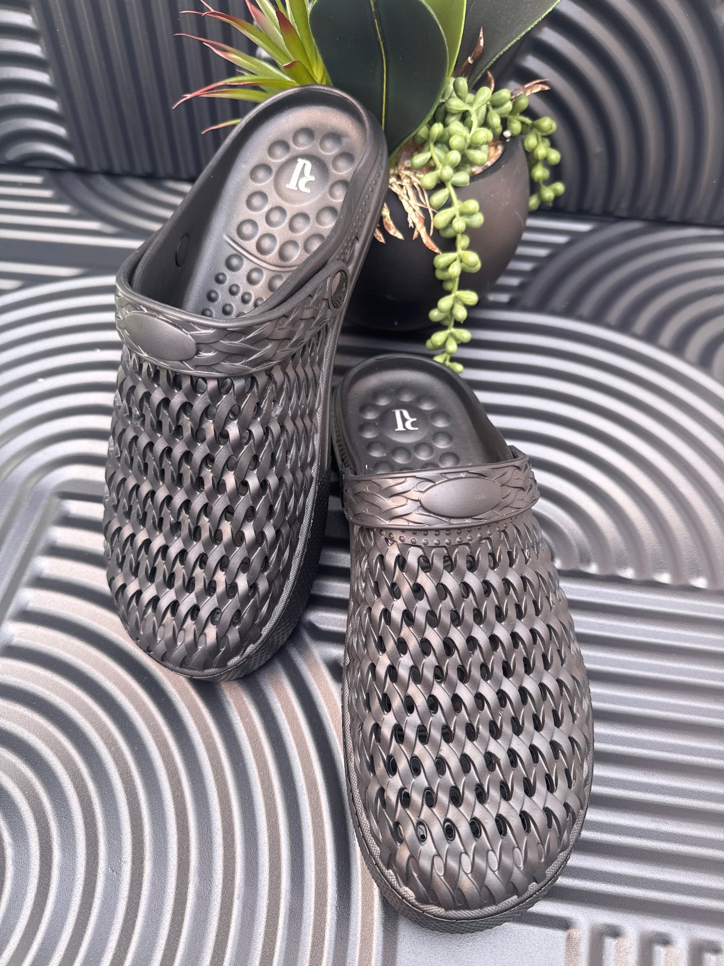 River Island Unisex slip on crocs