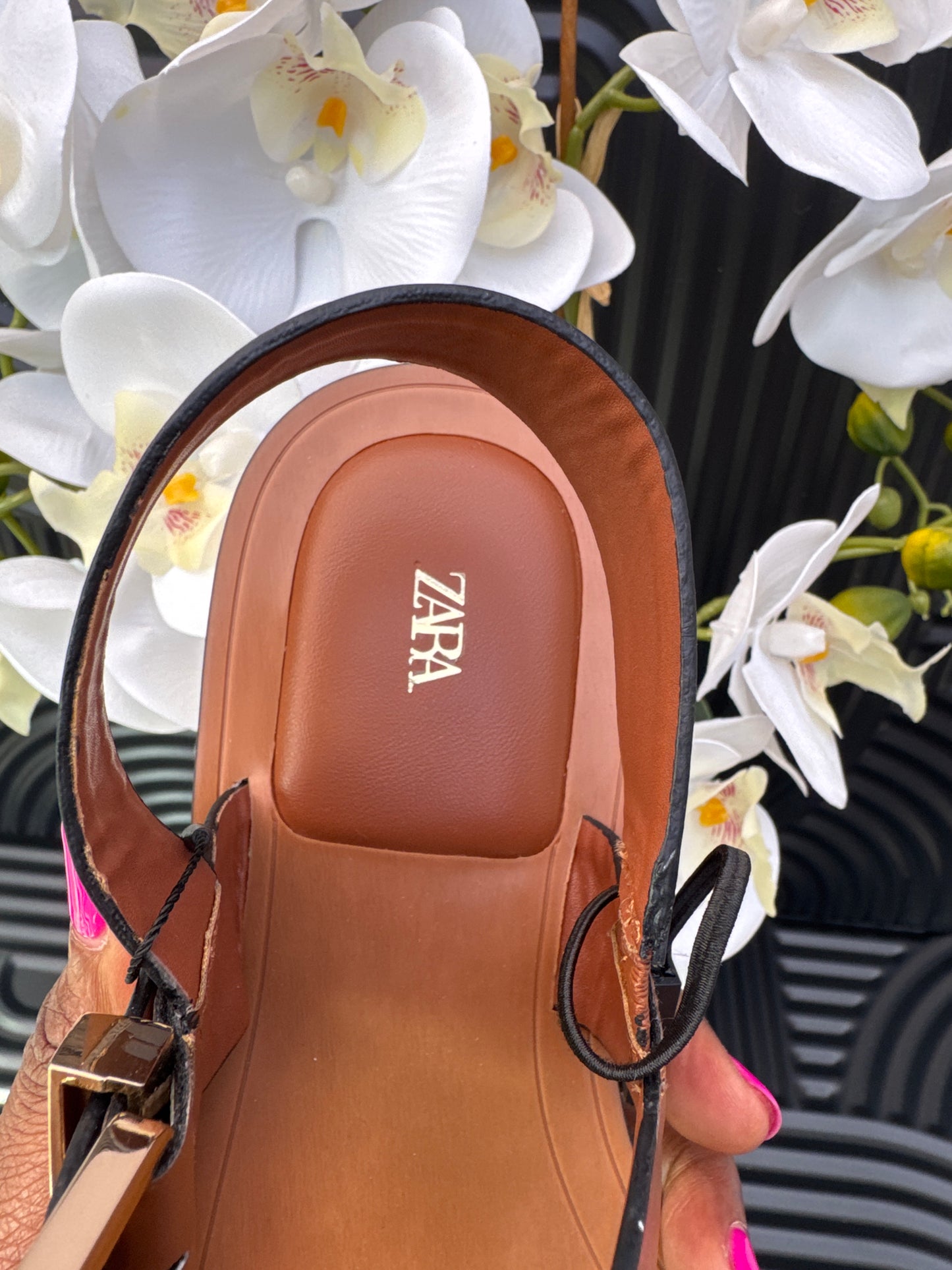 BUCKLED FLAT SANDALS