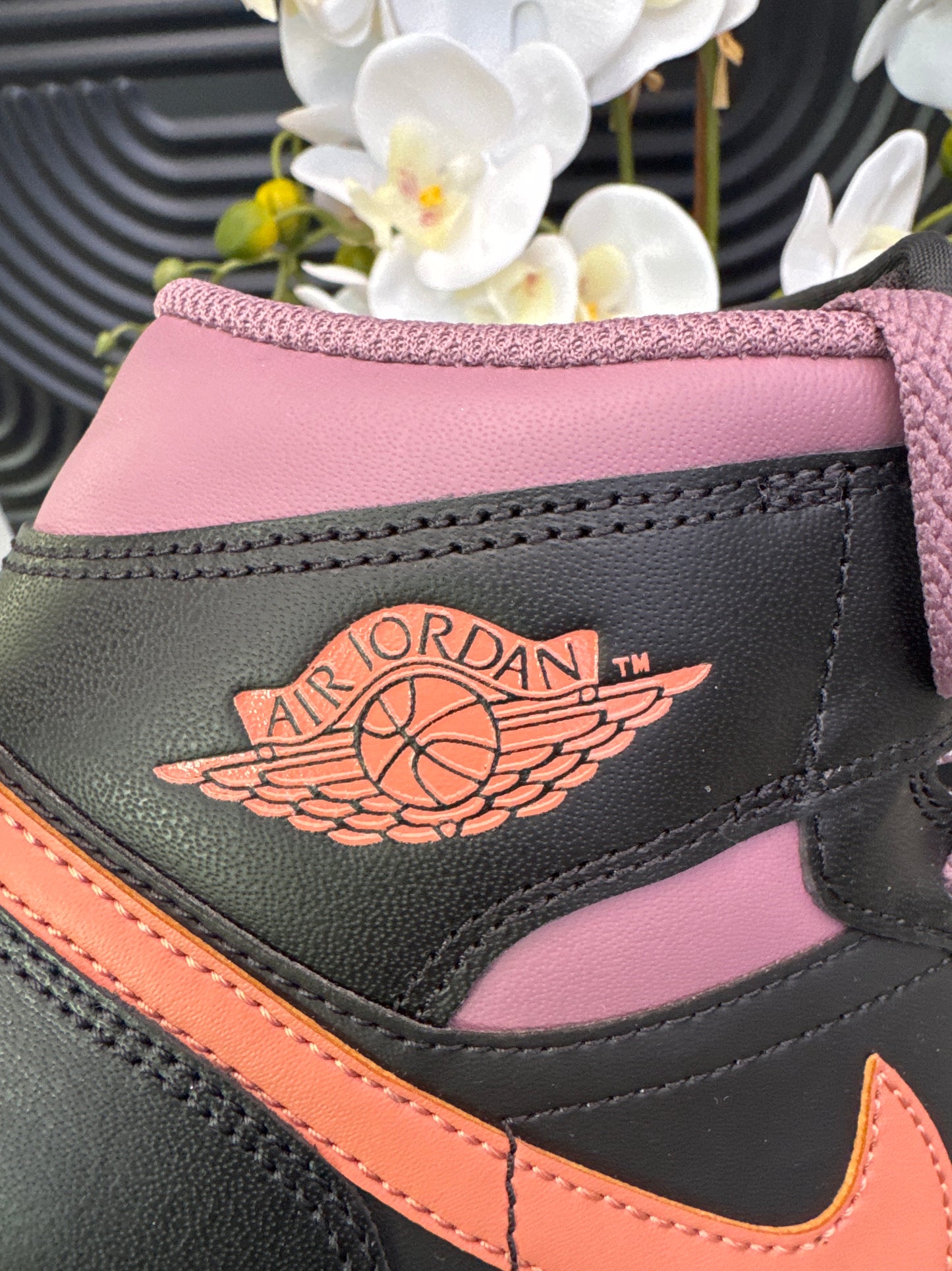 NIKE Air Jordan in Black & Violet