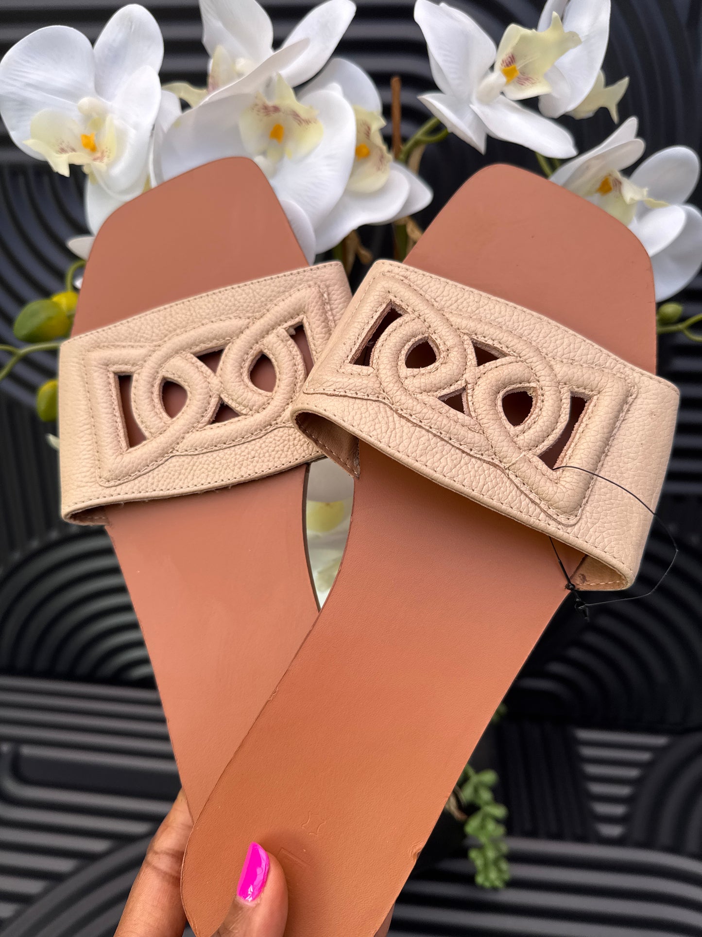 Flat slippers