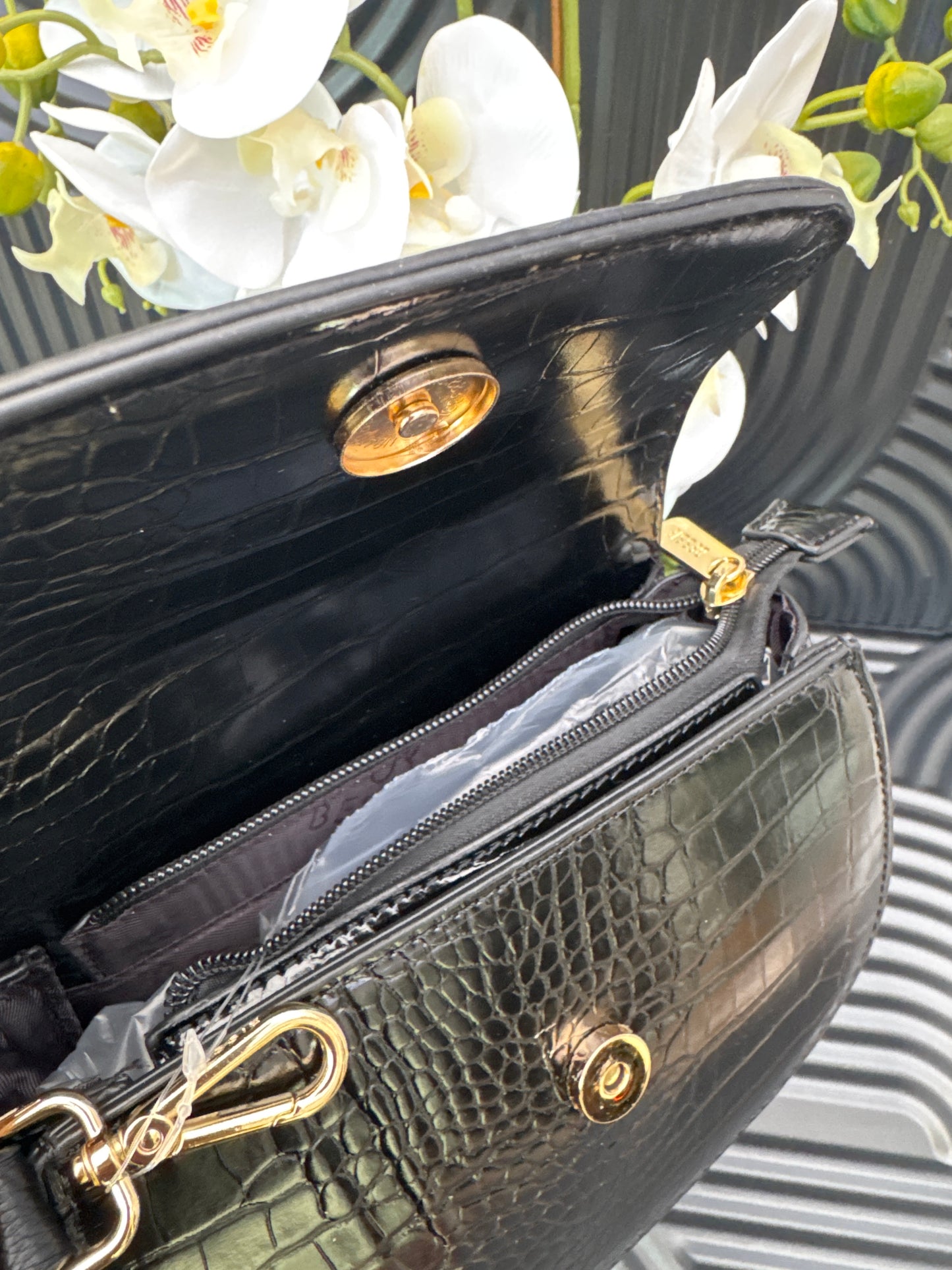 Black Crossbody bag with detachable strap