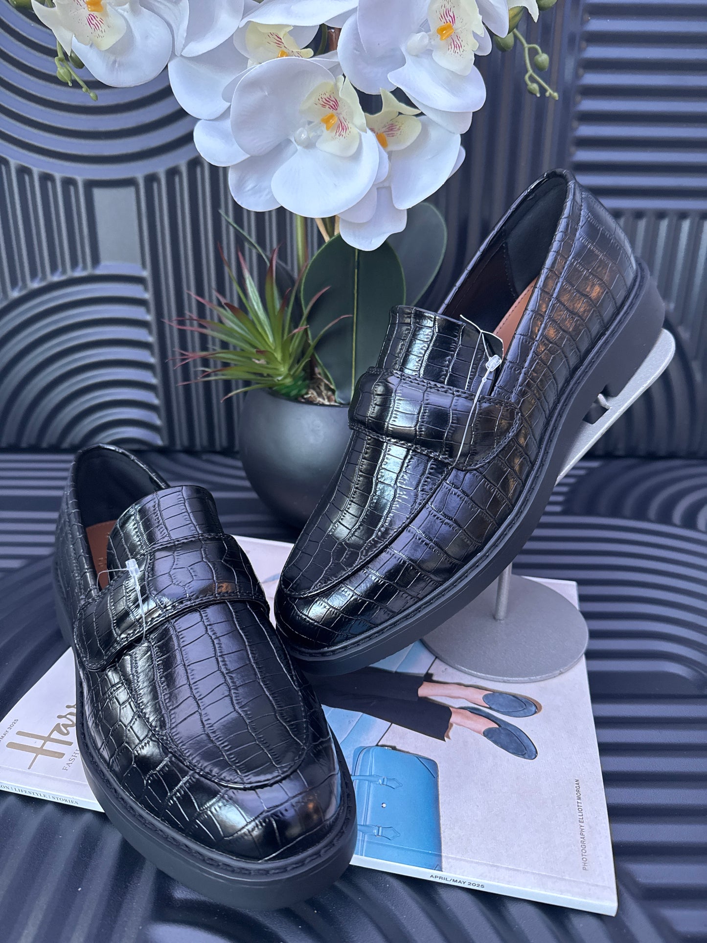 Croc effect loafers
