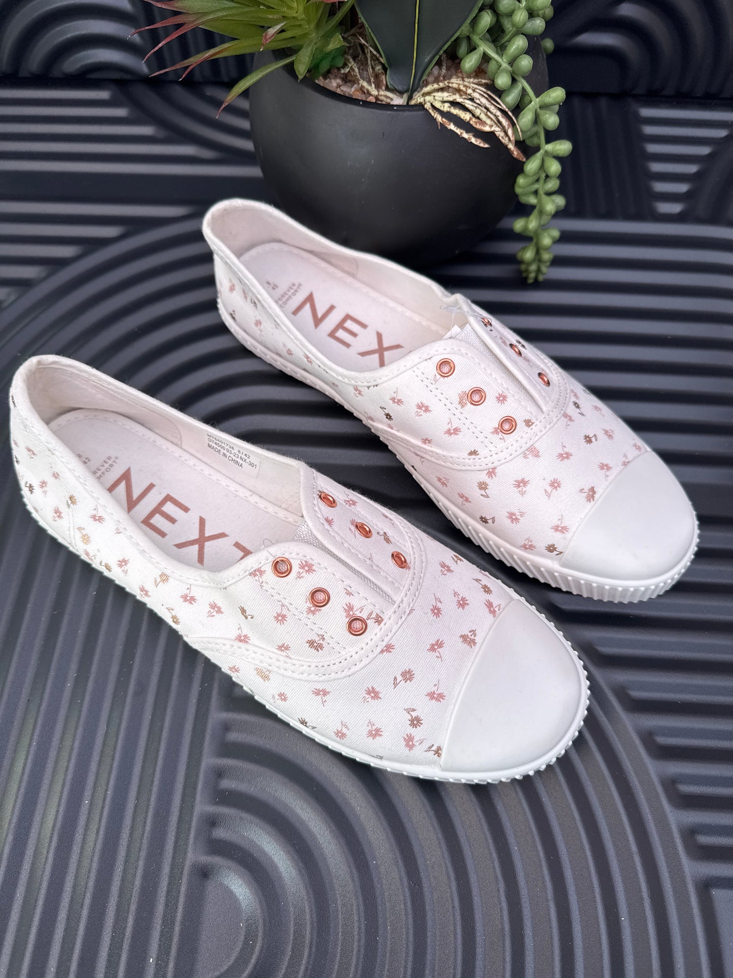 Slip on Laceless Sneaker