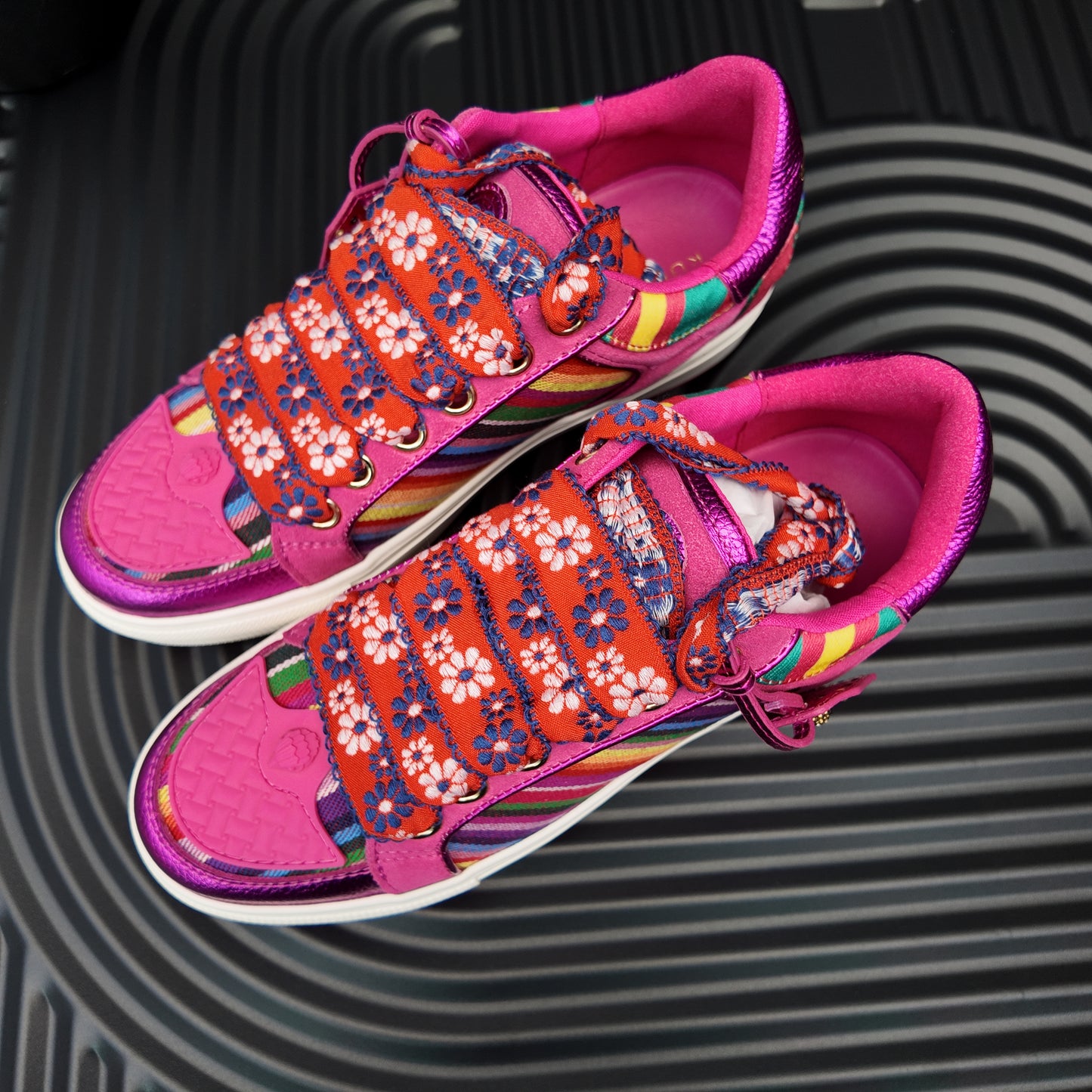 Kurt Geiger Sneakers in Fuschia Mix