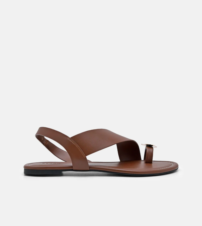 Toe Ring Sandals in Brown