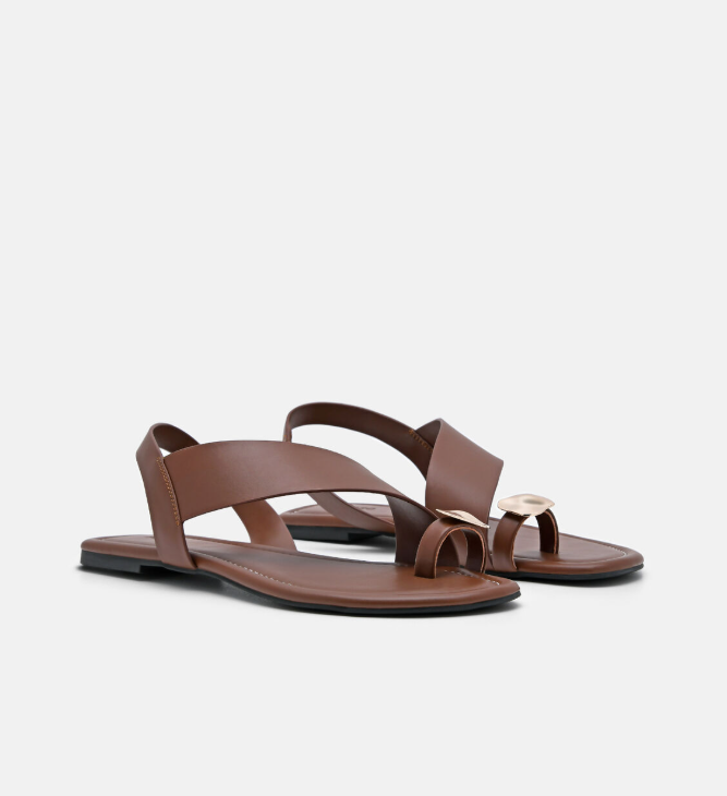 Toe Ring Sandals in Brown
