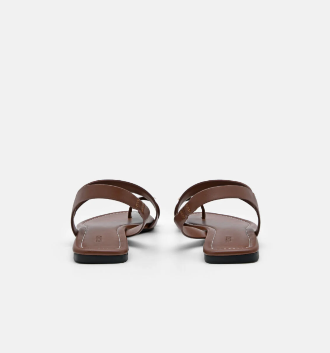 Toe Ring Sandals in Brown