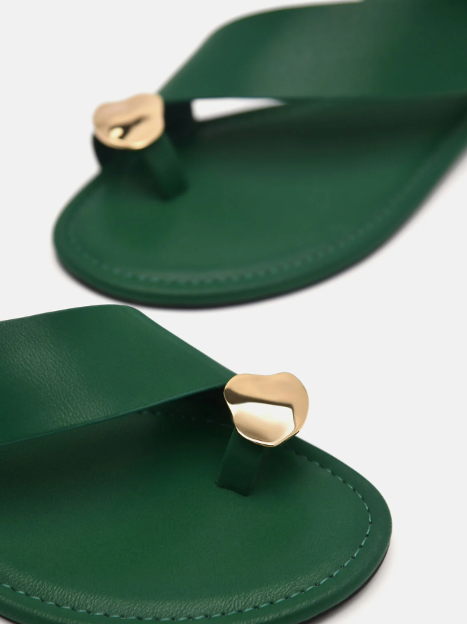Toe Ring Sandals in Green