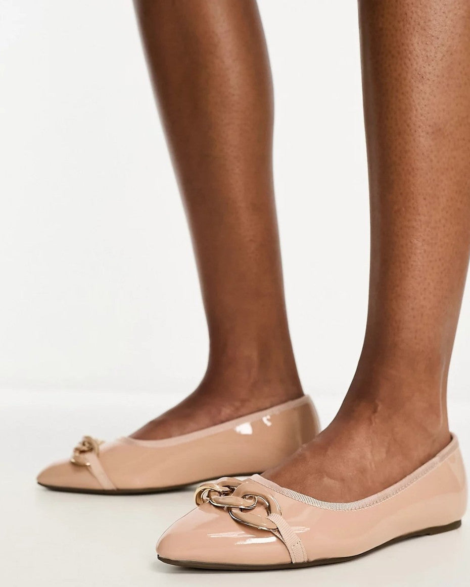 Pointed chain detail flat