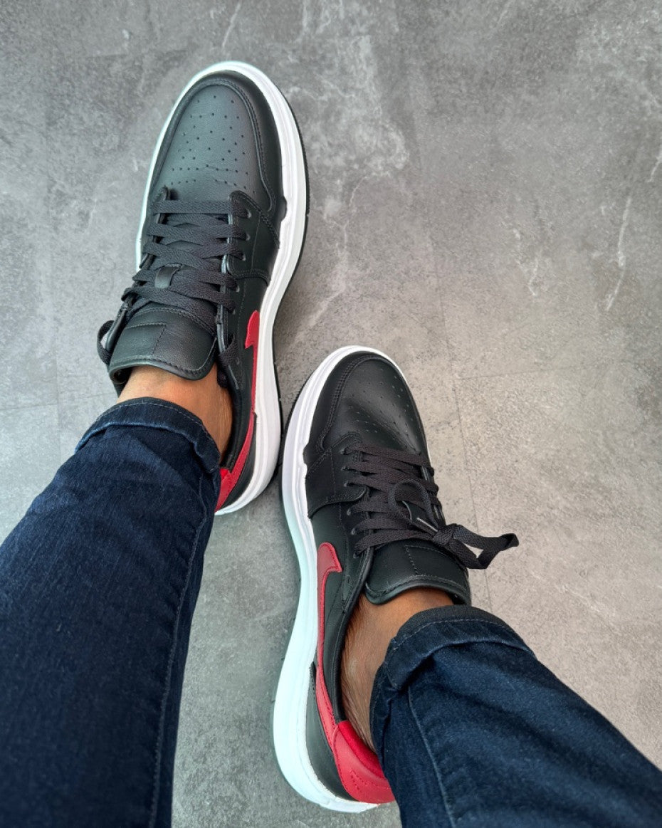 Nike Low Sneakers in red and black