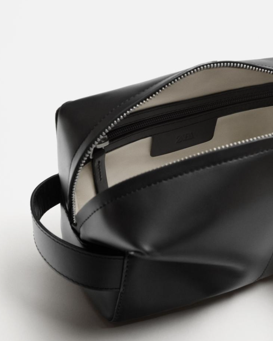 BLACK LEATHER TOILETRY BAG