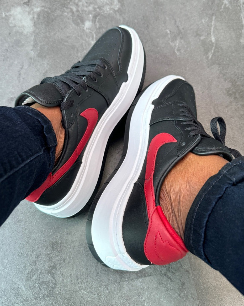 Nike Low Sneakers in red and black