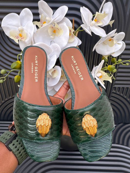 KG Flat Sandal in Dark Green