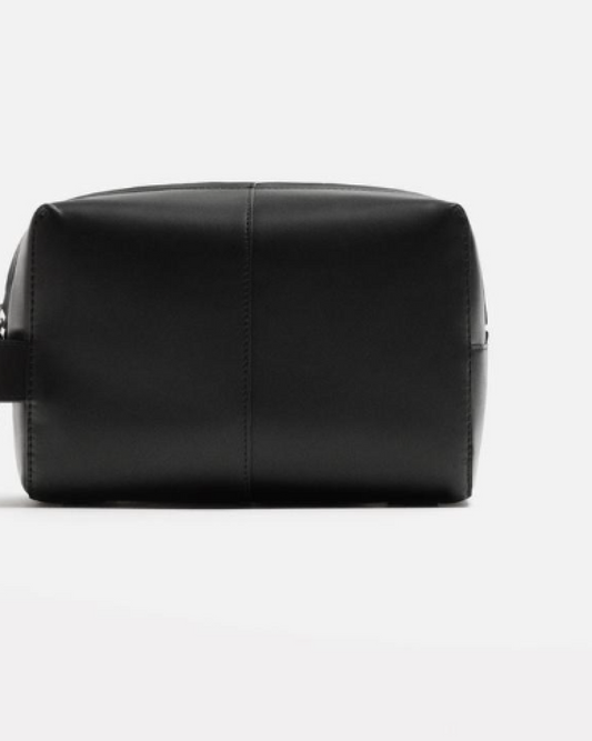 BLACK LEATHER TOILETRY BAG