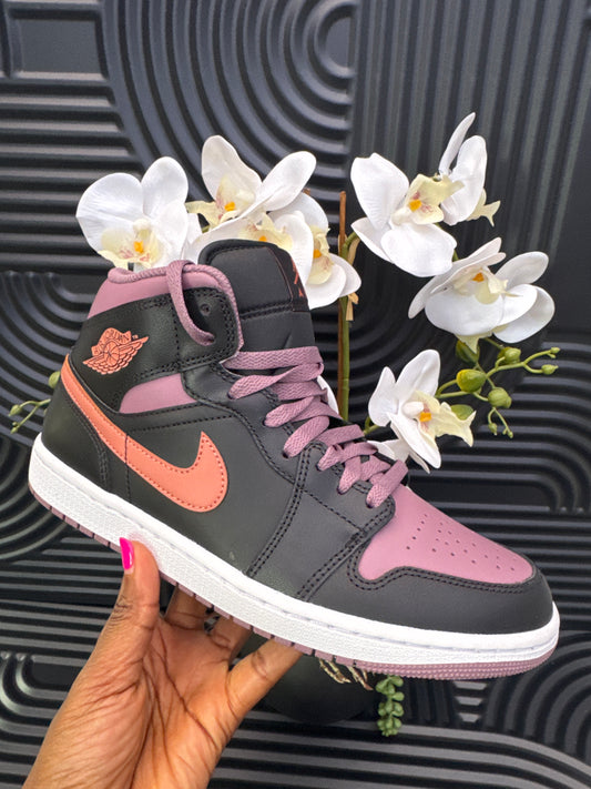 NIKE Air Jordan in Black & Violet