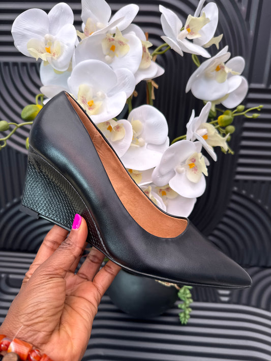 Black Round Toe Wedge