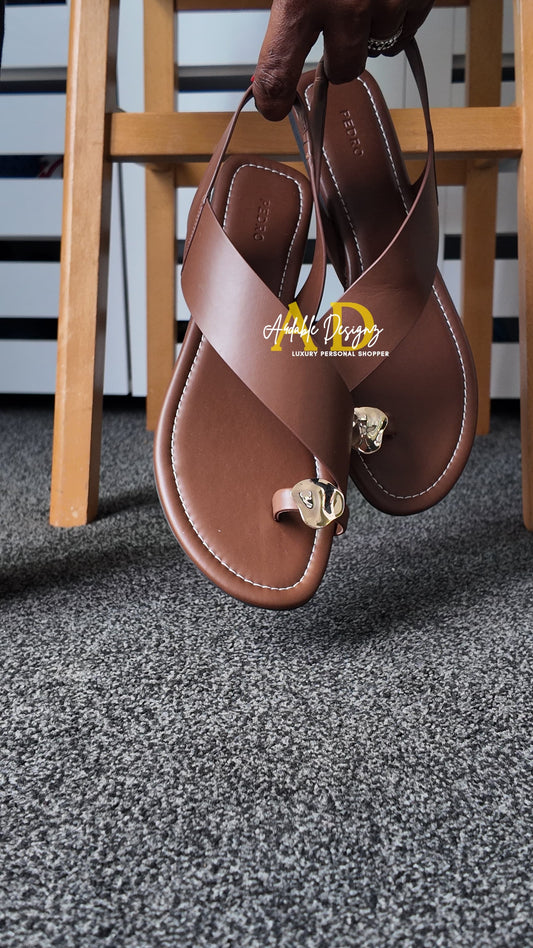 Toe Ring Sandals in Brown