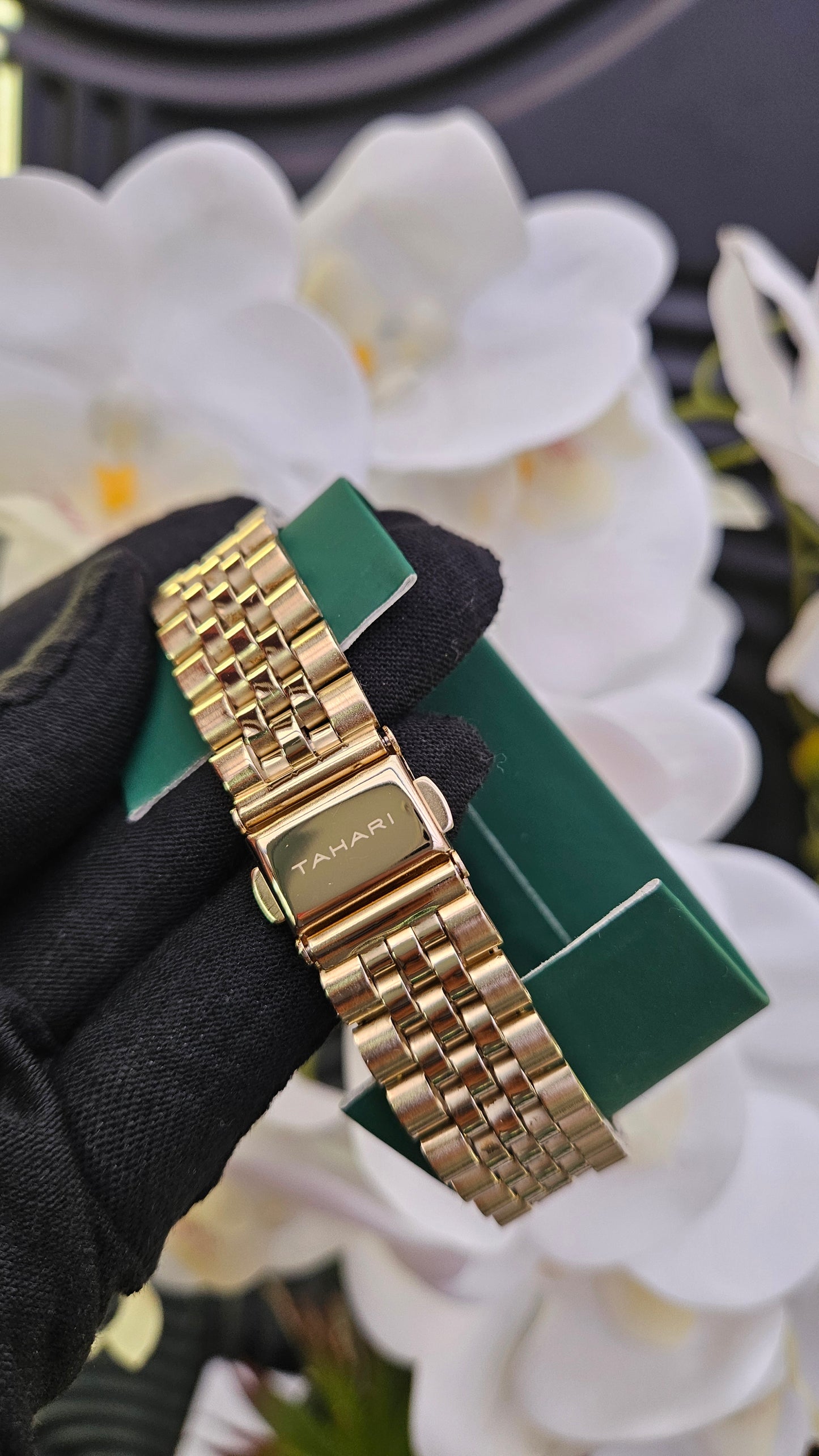 TAHARI Gold watch