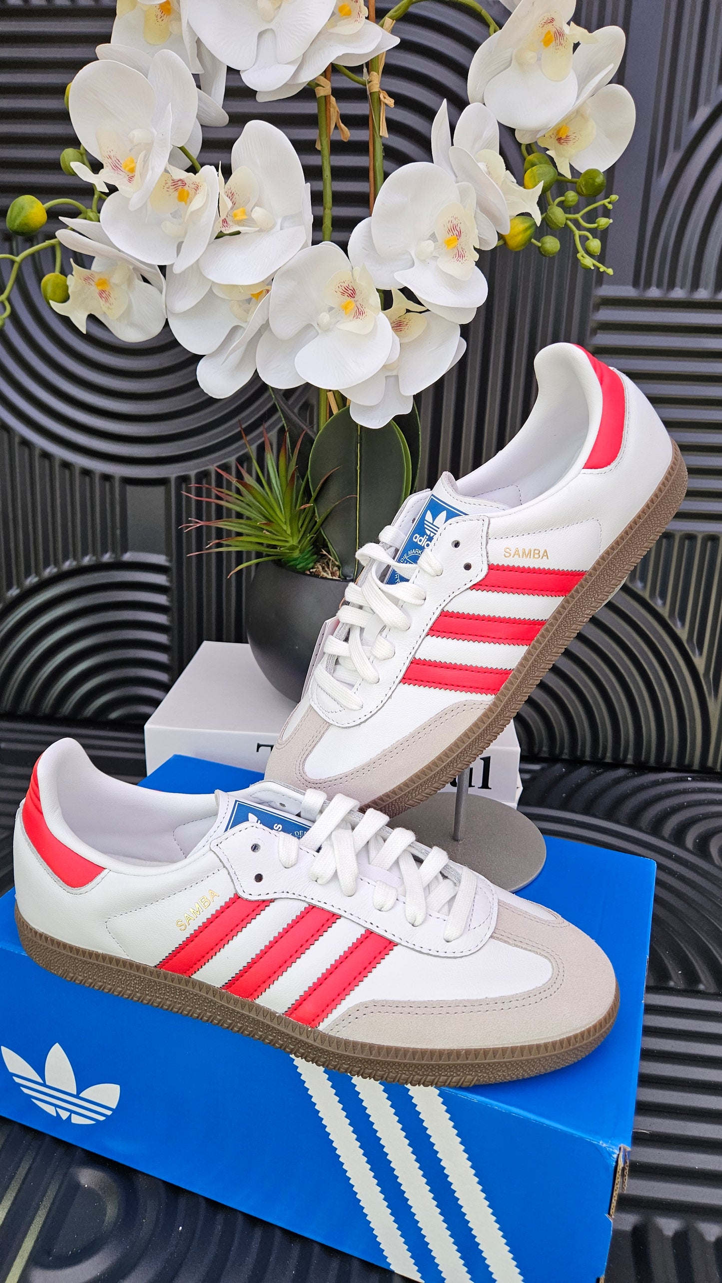 Best Selling Striped Unisex Sneakers in Red detail